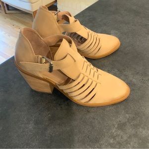 Caslon Nubuck Leather Caged Ankle Booties Boots Size 7 Tan